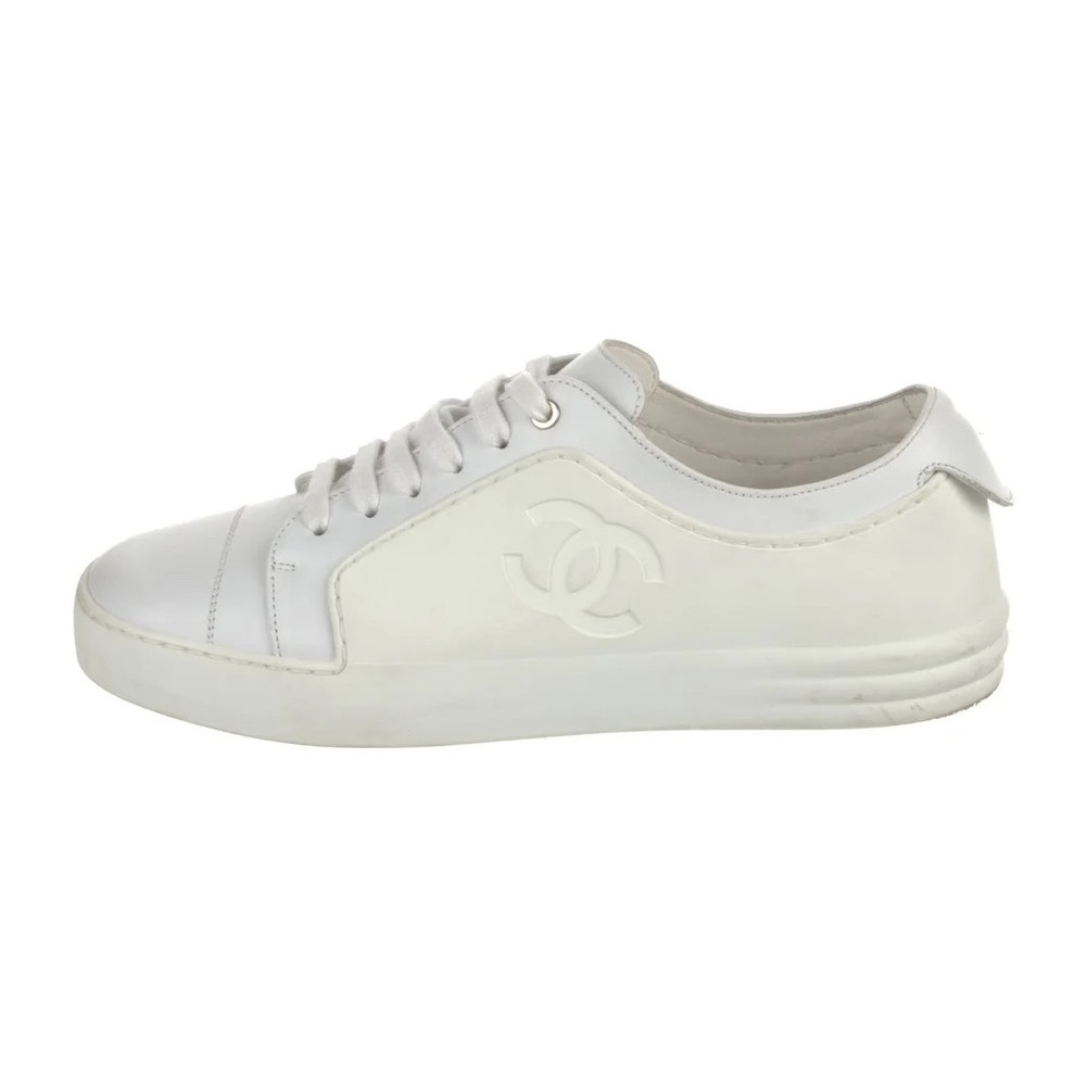 • CHANEL 2017 INTERLOCKING CC LOGO WHITE SNEAKERS •
